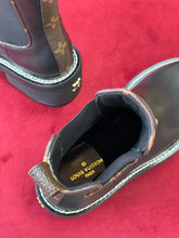 Load image into Gallery viewer, Louis Vuitton Beaubourg Ankle Boots