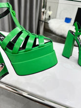 Load image into Gallery viewer, Versace La Medusa Platform Sandals
