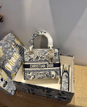 Load image into Gallery viewer, Christian Dior Medium Lady D Lite Bag