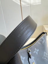 Load image into Gallery viewer, Louis Vuitton Carryall PM Bag