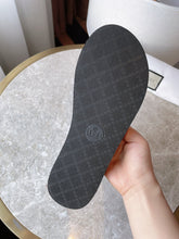 Load image into Gallery viewer, Gucci Chevron Thong Sandal