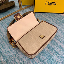Load image into Gallery viewer, Fendi Baguette Bag
