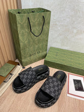 Load image into Gallery viewer, Gucci Platform Slide Sandal