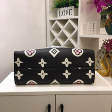 Load image into Gallery viewer, Louis Vuitton OnTheGo GM Bag