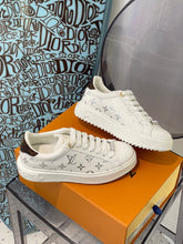 Load image into Gallery viewer, Louis Vuitton Time Out Sneakers