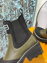 Load image into Gallery viewer, Louis Vuitton Beaubourg Ankle Boots