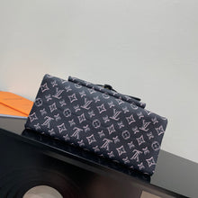 Load image into Gallery viewer, Louis Vuitton OnTheGo MM Bag