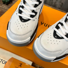 Load image into Gallery viewer, Louis Vuitton Trainer 2 Sneakers