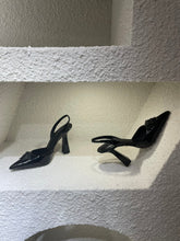 Load image into Gallery viewer, Versace La Medusa Slingback Pumps