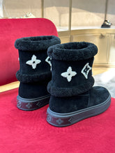 Load image into Gallery viewer, Louis Vuitton Snow DropFlat Ankle Boots