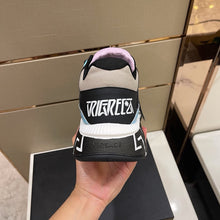 Load image into Gallery viewer, Versace Trigreca Sneakers