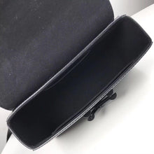 Load image into Gallery viewer, Louis Vuitton Twist MM - LUXURY KLOZETT