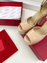 Load image into Gallery viewer, VALENTINO GARAVANI TAN-GO PLATFORM PATENT LEATHER SANDAL 155MM