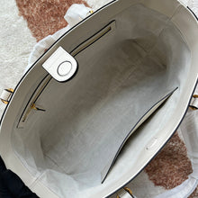 Load image into Gallery viewer, Gucci GG Matelasse Leather Medium Tote Bag