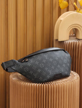 Load image into Gallery viewer, Louis Vuitton Discovery Bumbag