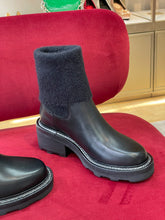 Load image into Gallery viewer, Louis Vuitton Beaubourg Ankle Boots