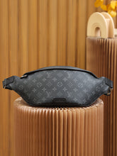 Load image into Gallery viewer, Louis Vuitton Discovery Bumbag