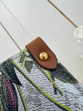 Load image into Gallery viewer, Louis Vuitton OnTheGo MM Bag