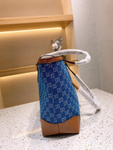 Load image into Gallery viewer, Gucci Ophidia Medium Tote Bag - LUXURY KLOZETT