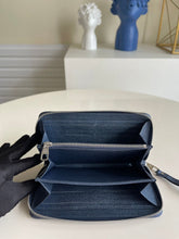 Load image into Gallery viewer, Louis Vuitton Zippy Wallet