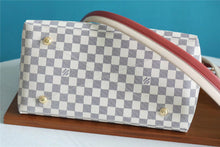 Load image into Gallery viewer, Louis Vuitton Beaubourg Hobo MM Bag