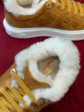 Load image into Gallery viewer, Louis Vuitton Time Out Sneakers