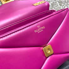 Load image into Gallery viewer, Valentino One Stud Bag With Chain