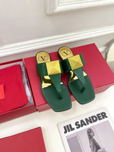 Load image into Gallery viewer, Valentino ONE STUD CALFSKIN FLAT THONG SANDAL