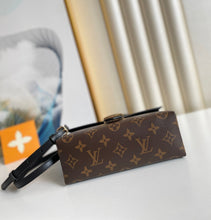 Load image into Gallery viewer, Louis Vuitton Locky BB Bag