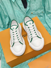 Load image into Gallery viewer, Louis Vuitton Squad Sneakers