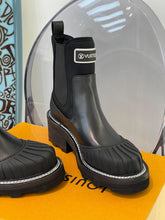 Load image into Gallery viewer, Louis Vuitton Beaubourg Ankle Boots