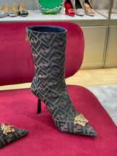 Load image into Gallery viewer, Versace Fendace FF Jaccquard Boots