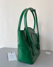 Load image into Gallery viewer, Bottega Veneta Arco Medium Bag