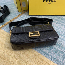 Load image into Gallery viewer, Fendi baguette Bag - LUXURY KLOZETT