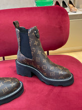Load image into Gallery viewer, Louis Vuitton Beaubourg Ankle Boots