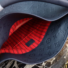 Load image into Gallery viewer, Louis Vuitton Artsy MM Bag