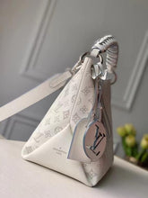 Load image into Gallery viewer, Louis Vuitton Beaubourg Hobo MM Bag