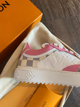 Load image into Gallery viewer, Louis Vuitton Time Out Sneakers