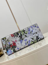 Load image into Gallery viewer, Louis Vuitton OnTheGo MM Bag