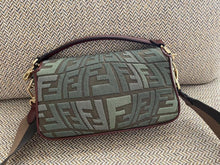 Load image into Gallery viewer, Fendi Baguette Bag