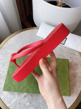 Load image into Gallery viewer, Gucci Chevron Thong Sandal