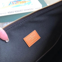 Load image into Gallery viewer, Louis Vuitton Maida Hobo Bag