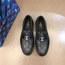 Load image into Gallery viewer, Louis Vuitton Major Loafer