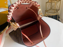 Load image into Gallery viewer, Louis Vuitton NeoNoe MM Bag - LUXURY KLOZETT