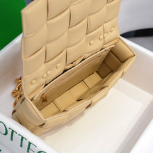 Load image into Gallery viewer, Bottega Veneta Chain Cassette Bag