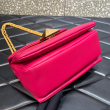 Load image into Gallery viewer, Valentino One Stud Bag With Chain