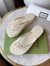 Load image into Gallery viewer, Gucci Chevron Thong Sandal