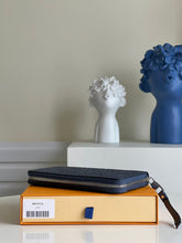 Load image into Gallery viewer, Louis Vuitton Zippy Wallet