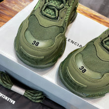 Load image into Gallery viewer, Balenciaga Triple S Sneakers