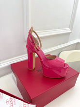 Load image into Gallery viewer, VALENTINO GARAVANI TAN-GO PLATFORM PATENT LEATHER SANDAL 155MM